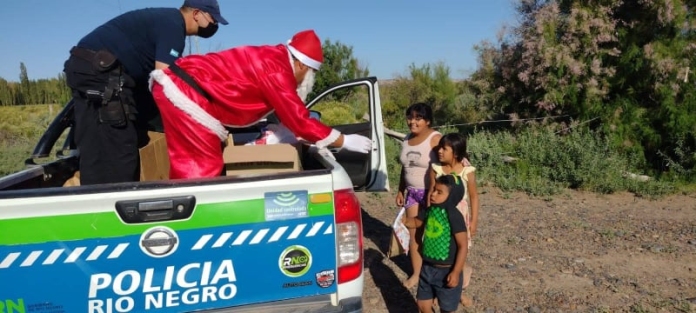policia papa noel