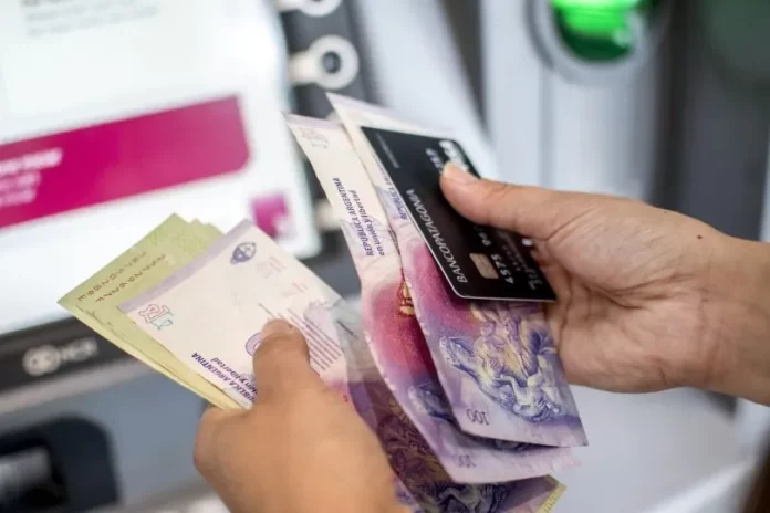 pesos-cajero.webp.webp