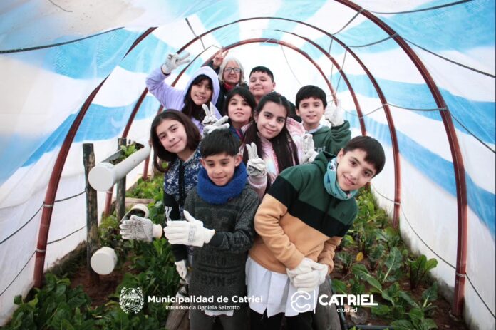 vivero-chicos-escuela.jpg