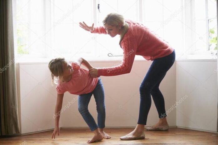 madre-golpeadora-e1763600592725.jpg
